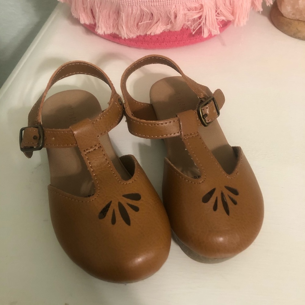 Old navy clog shoes size 8